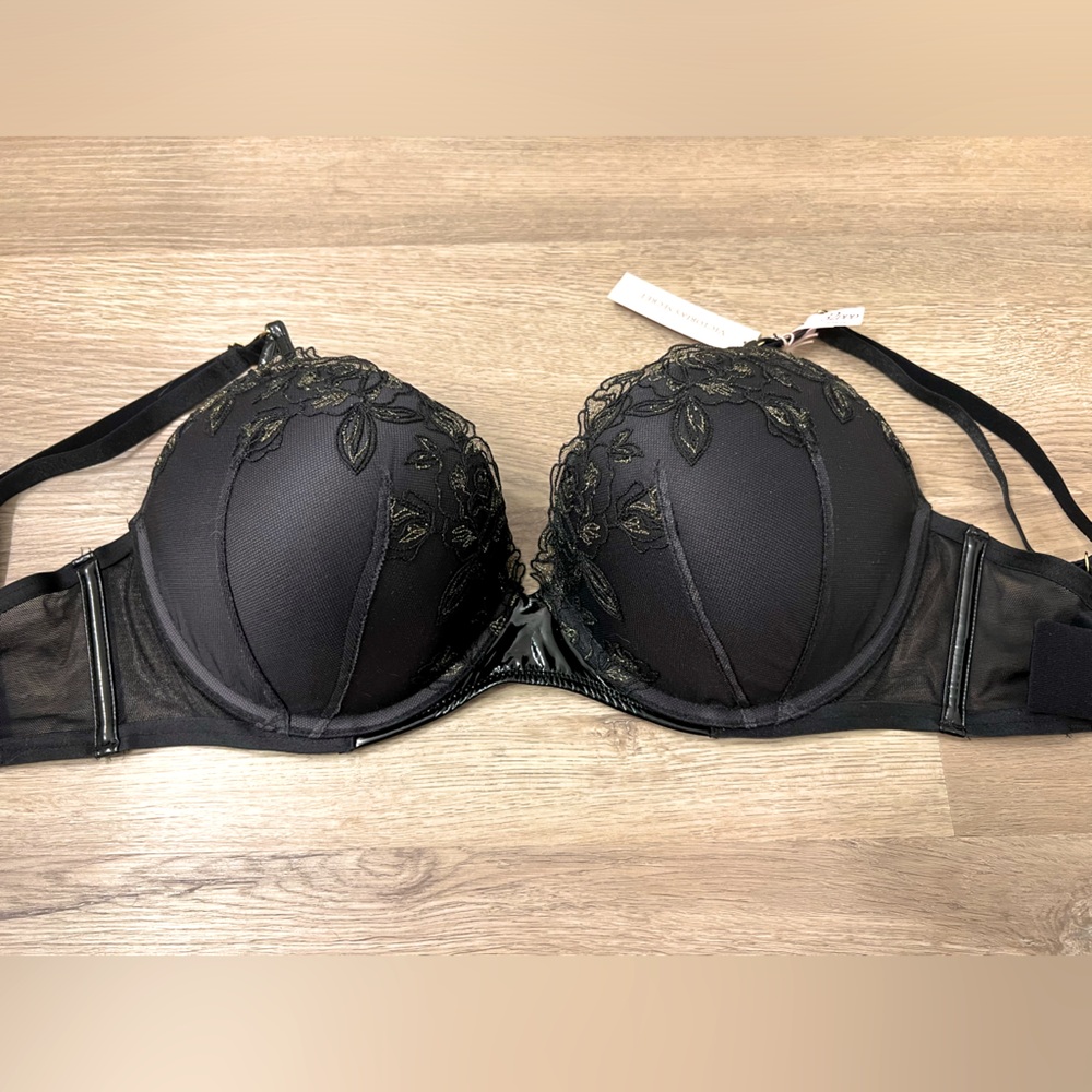 Victoria’s Secret Very Sexy Push Up Bra (32DDD)🖤